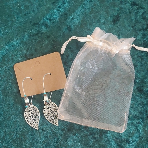 Elegant Silver Leaf Earrings - Picture 1 of 1